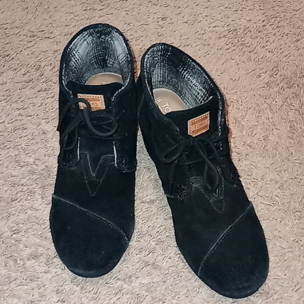 Toms suede wedge ankle lace up black booties